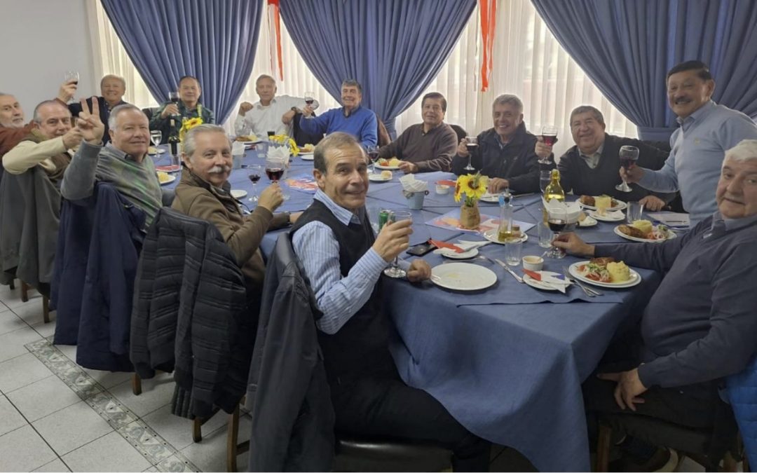 Almuerzo de camaradería Club de Dominó Tiuque Kapicúa