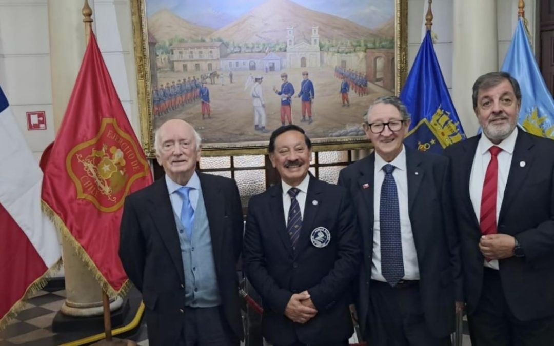 PRESENTES EN HOMENAJE AL EJÉRCITO EN EL CÍRCULO DE OFICIALES EN RETIRO DE LAS FF.AA.